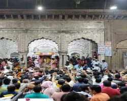 If you are thinking, why curtains are closed after If you are thinking, why curtains are closed after every five minutes and disturbing you in uninterrupted darshan of Banke Bihari then you must know t